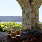 εn Plo Luxury Karavostásion