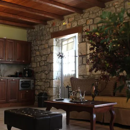 εn Plo Luxury Karavostásion