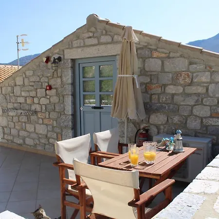 Aparthotel εn Plo Luxury Karavostásion