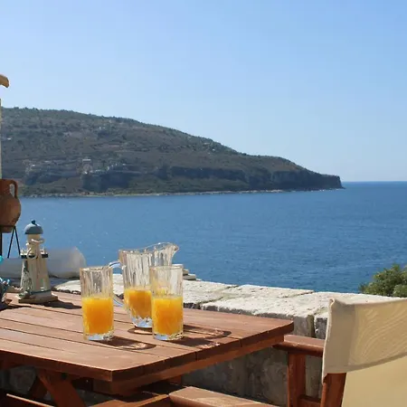 Aparthotel εn Plo Luxury Karavostásion