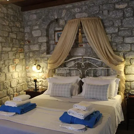 εn Plo Luxury Apart-hotel Karavostásion