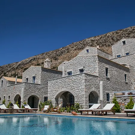 Apartahotel εn Plo Luxury Karavostásion