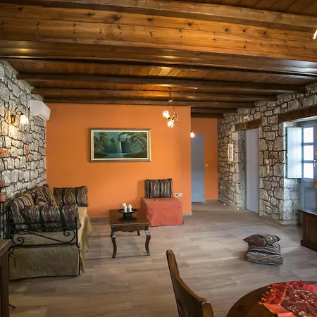 εn Plo Luxury Apartahotel Karavostásion