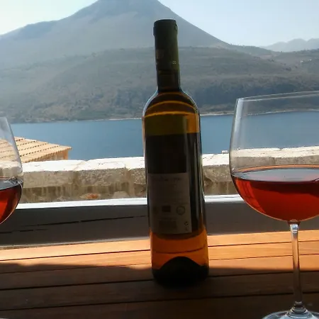 εn Plo Luxury 4* Karavostasi (East Mani)