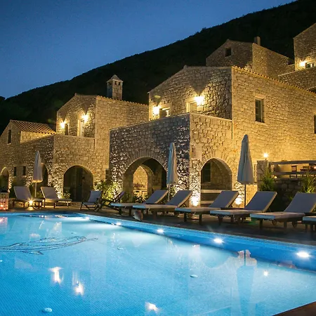 Apartahotel εn Plo Luxury Karavostásion