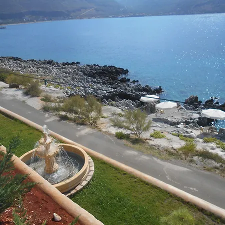 Aparthotel εn Plo Luxury Karavostásion