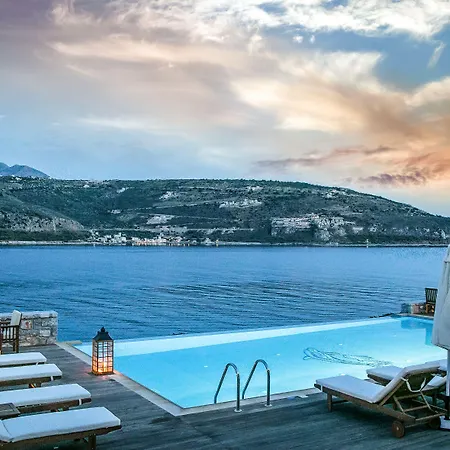 εn Plo Luxury Каравостаси