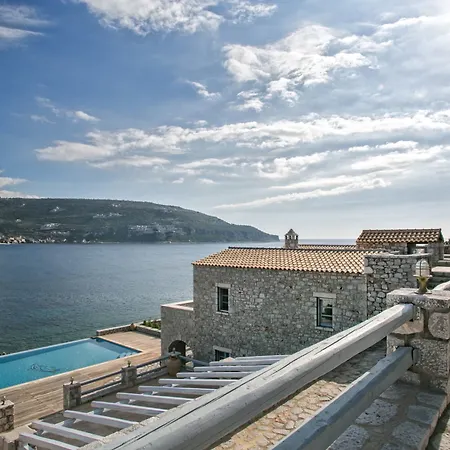 εn Plo Luxury 3* Karavostásion