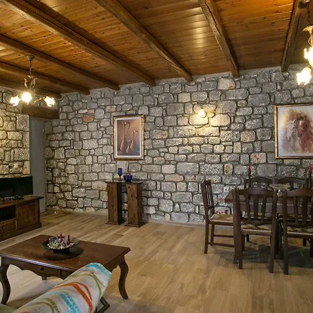 Aparthotel εn Plo Luxury Karavostásion