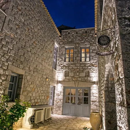 εn Plo Luxury Karavostásion