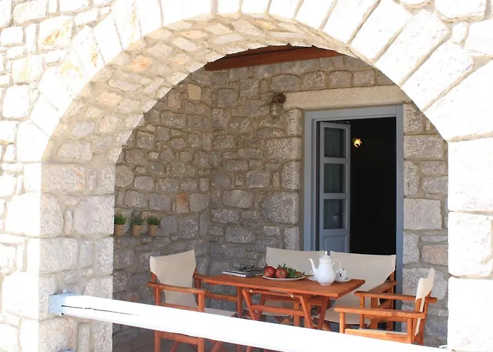 εn Plo Luxury Karavostasi (East Mani)