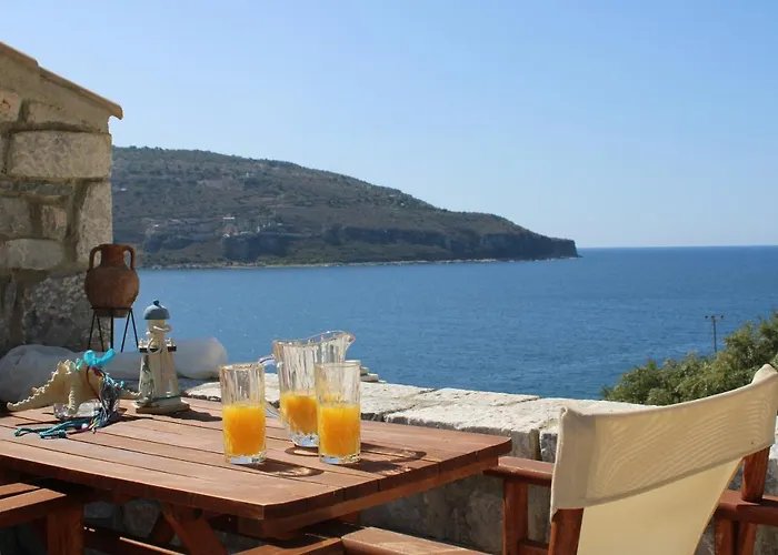 Aparthotel εn Plo Luxury Karavostasi (East Mani)