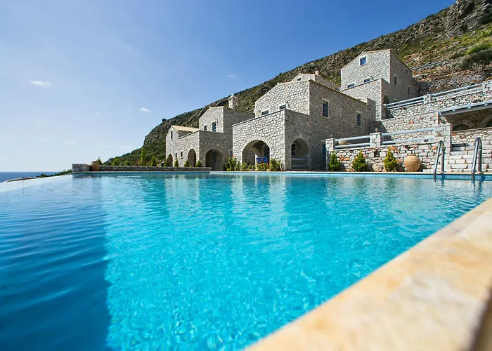 εn Plo Luxury Karavostasi (East Mani)