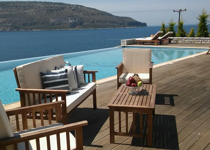 Aparthotel εn Plo Luxury Karavostásion