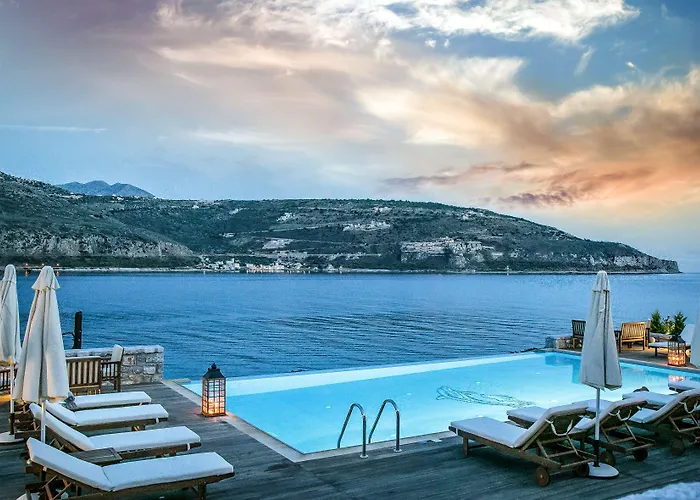 εn Plo Luxury Karavostasi (East Mani)