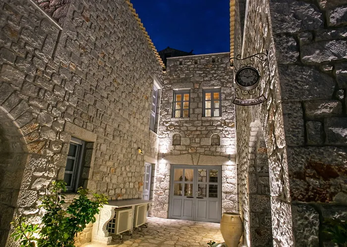 εn Plo Luxury Karavostasi (East Mani)